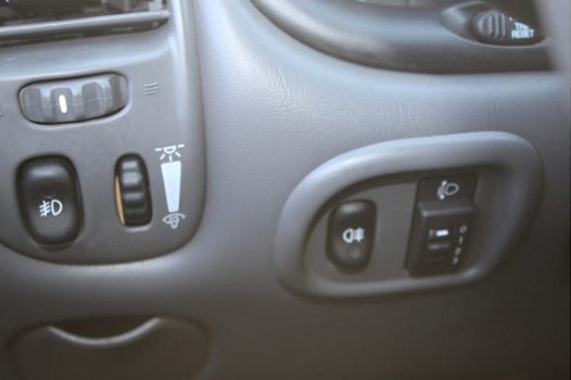 Chevrolet Alero - USA 2.4 SA airco, radio cd speler, cruise control, elektrische ramen, trekhaak, li - 1