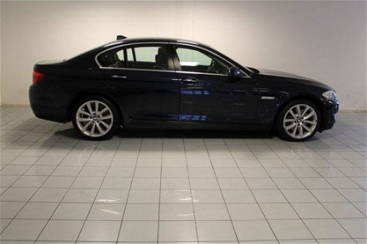 BMW 5-serie - (J) 528i High Executive Aut [ FM Navi Leer Schuifkanteldak Clima Cruise PDC ] - 1