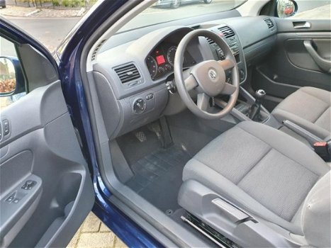 Volkswagen Golf - 1.6 FSI Trendline - 1