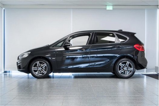 BMW 2-serie Active Tourer - 218d Sport High Executive / Trekhaak / PDC - 1