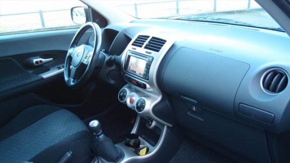 Toyota Urban Cruiser - 1.3 VVT-I DYNAMIC NAVI TREKHAAK - 1