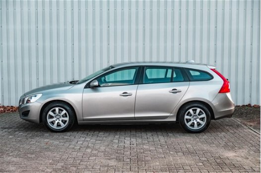 Volvo V60 - T3 150PK Kinetic NAVIGATIE/PDC/CRUISE CONTROL - 1