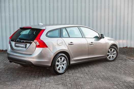Volvo V60 - T3 150PK Kinetic NAVIGATIE/PDC/CRUISE CONTROL - 1