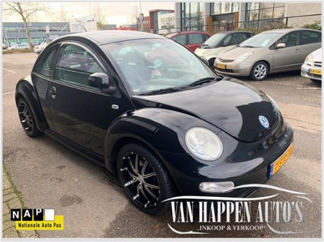 Volkswagen New Beetle - 2.0 Highline - 1