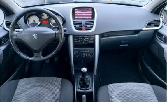 Peugeot 207 - 1.6 VTi. NAVI, AIRCO, TREKHAAK, APK TOT 28-09-2020 - 1