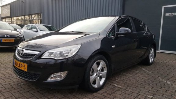 Opel Astra - 1.6 Edition, Navi, PDC V+A, Trekhaak - 1