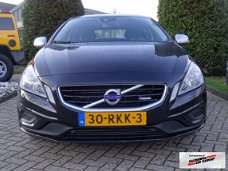 Volvo V60 - 2.0T R-Design 2011 Zwart Automaat