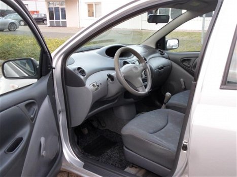 Toyota Yaris - 1.0 16v VVT-i Linea Terra - 1