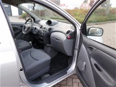 Toyota Yaris - 1.0 16v VVT-i Linea Terra