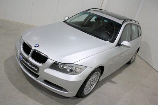 BMW 3-serie Touring - 320i Automaat Leder Trekhaak Pano - 1