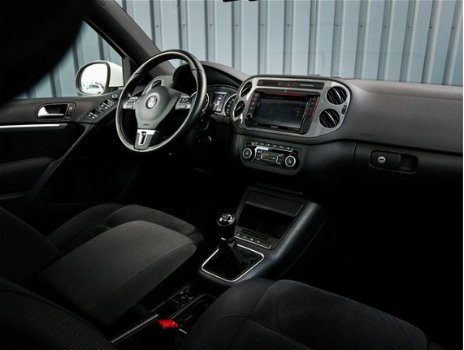 Volkswagen Tiguan - 1.4 TSI Sport&Style R-line Edition Navi/Cruise/Panodak/Clima/Applecarplay/DAB+/R - 1
