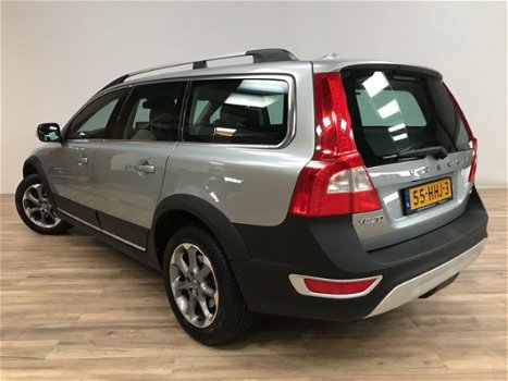 Volvo XC70 - 2.4 D5 Ocean Race LEDER / AUTOMAAT / XENON / PDC / TREKHAAK / NAVI / DEALERONDERHOUDEN - 1