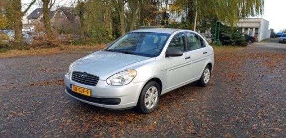 Hyundai Accent - 1.6i DynamicVersion - 1