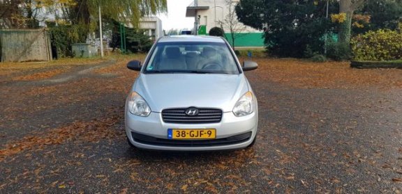 Hyundai Accent - 1.6i DynamicVersion - 1