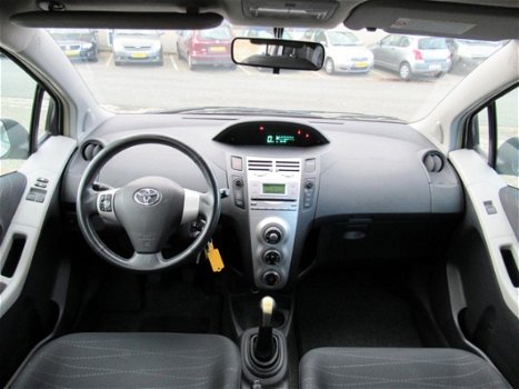 Toyota Yaris - 1.3 VVT-i (Airco, Trekhaak) - 1