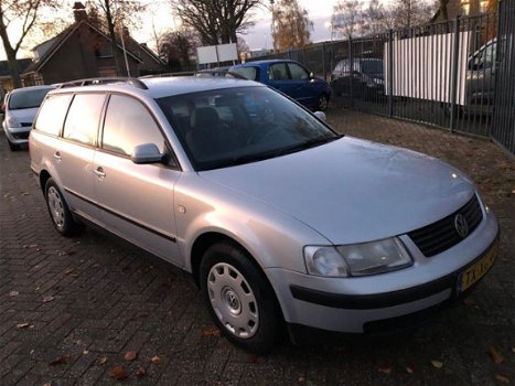 Volkswagen Passat Variant - 1.8-5V Trendline /Climate control/APK - 1