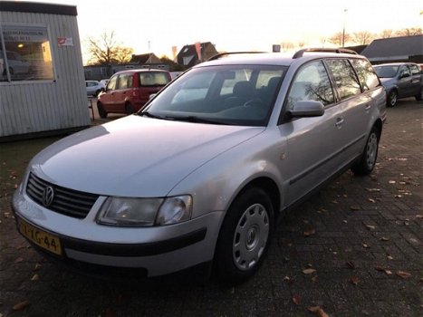 Volkswagen Passat Variant - 1.8-5V Trendline /Climate control/APK - 1