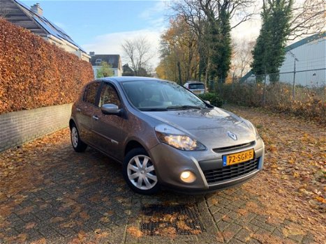 Renault Clio - 1.5 dCi Panorama dak/NAVI/APK/LAGEKM - 1