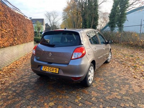 Renault Clio - 1.5 dCi Panorama dak/NAVI/APK/LAGEKM - 1