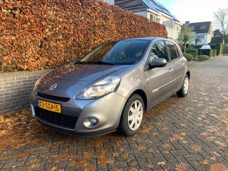 Renault Clio - 1.5 dCi Panorama dak/NAVI/APK/LAGEKM - 1