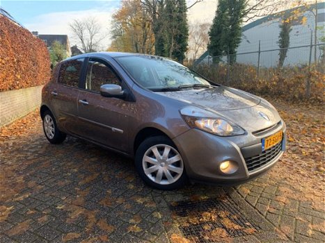 Renault Clio - 1.5 dCi Panorama dak/NAVI/APK/LAGEKM - 1