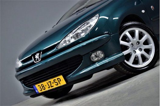 Peugeot 206 CC - 2.0i 16V 136pk Roland Garros Youngtimer Leer/Clima/2deEigenaar/Lmw/130dkm NAP - 1