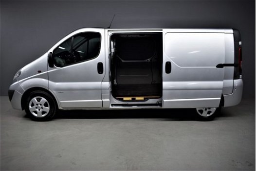 Opel Vivaro - 2.5 CDTI 146pk L2H1 Automaat Airco/Navi/2xSchuifdeur/T.haak/91dkm - 1