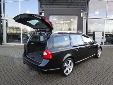 Volvo V70 - 2.0T R-Edition Automaat lichtmetaal leer navi cruise control climate control stoelverwar - 1