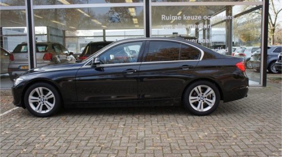 BMW 3-serie - 320i Efficient Dynamics Edition | Sport Edition | Xenon | Leer | Navigatie | Achterban - 1