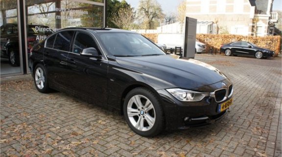 BMW 3-serie - 320i Efficient Dynamics Edition | Sport Edition | Xenon | Leer | Navigatie | Achterban - 1