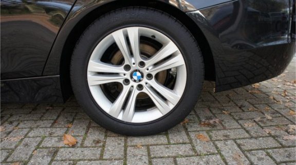 BMW 3-serie - 320i Efficient Dynamics Edition | Sport Edition | Xenon | Leer | Navigatie | Achterban - 1