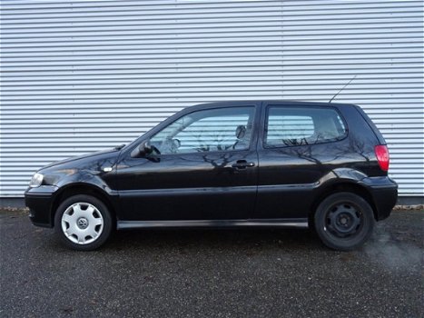 Volkswagen Polo - 1.4-16V Trendline - 1