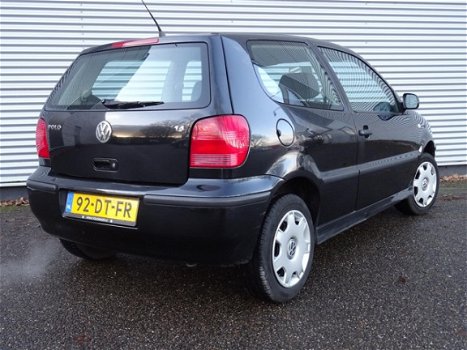 Volkswagen Polo - 1.4-16V Trendline - 1