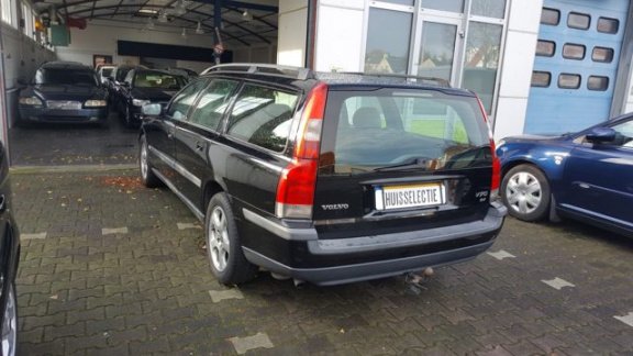 Volvo V70 - 2.4 Comfort Line Ex lease Dealeronderhouden beste van Nederland - 1