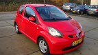 Toyota Aygo - 1.0-12V Access Nette auto van binnen en buiten met airco, Lichtmetalen velgen, central - 1 - Thumbnail