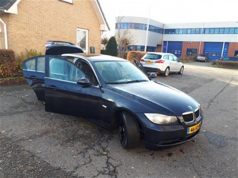 BMW 3-serie - 320i High Executive RIJD PERFECT/AUTOMAAT/NAP/APK 18-09-2020/AIRCO/LEER /INRUIL MOG - 1