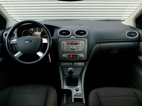 Ford Focus Wagon - 1.6 Titanium *1e Eigenaar*Klimaatreg.*Trekhaak*Cruisecontr.*Voorruitverw - 1