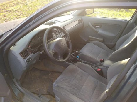 Honda Civic - 1.5i LS VTEC-E MET AIRCO ZO INGERUILD DUS ZO WEG PRIJSJE ALTIJD VOLOP KOOPJES - 1