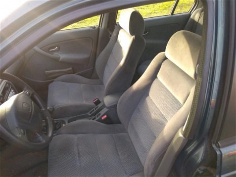 Honda Civic - 1.5i LS VTEC-E MET AIRCO ZO INGERUILD DUS ZO WEG PRIJSJE ALTIJD VOLOP KOOPJES - 1