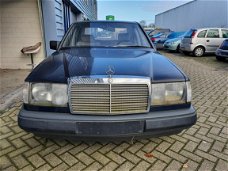 Mercedes-Benz 300-serie - 200-500 (W124) 300 D Schuurfondst Geen roest zo mee