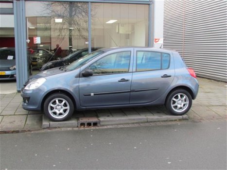 Renault Clio - 1.2-16V Special Line - 1