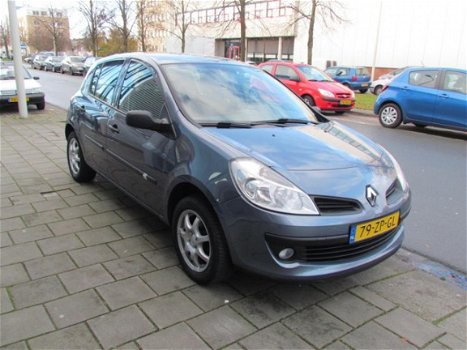 Renault Clio - 1.2-16V Special Line - 1