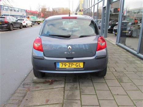 Renault Clio - 1.2-16V Special Line - 1