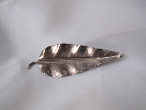 Zilveren broche antiek modernistich bladmodel 6.1x2.1 cm - Afbeelding 2
