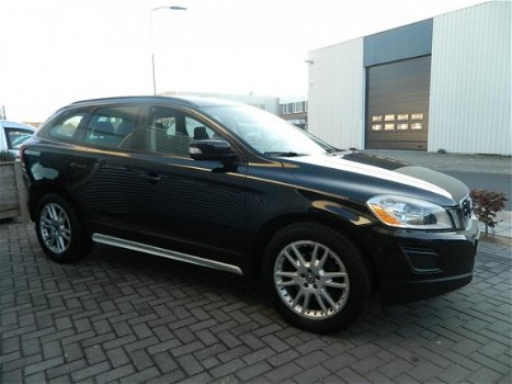 Volvo XC60 - 2.0T Kinetic FWD AIRCO/ECC NAVIGATIE 109000KM - 1