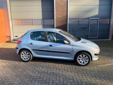 Peugeot 206 - 1.4 Gentry - 1