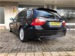 BMW 3-serie Touring - 330i Dynamic Executive Navigatie/Xenon/Elektrisch wegklapbare trekhaak - 1 - Thumbnail