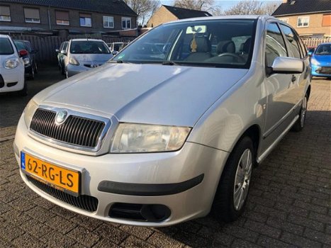 Skoda Fabia Combi - 1.4-16V Ambiente STUURBEKRACHTIGING B J 2005 - 1