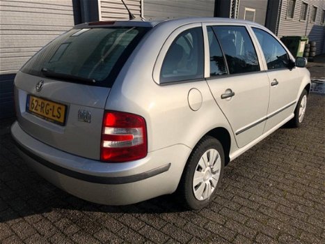 Skoda Fabia Combi - 1.4-16V Ambiente STUURBEKRACHTIGING B J 2005 - 1