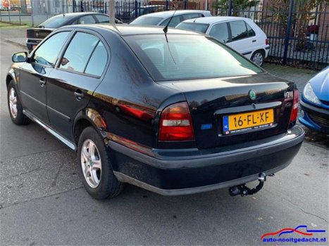 Skoda Octavia - 1.6 100pk GLX Comfort - 1